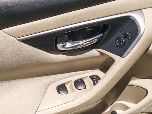 Used 2013 Nissan Altima 2.5 S FWD image 18