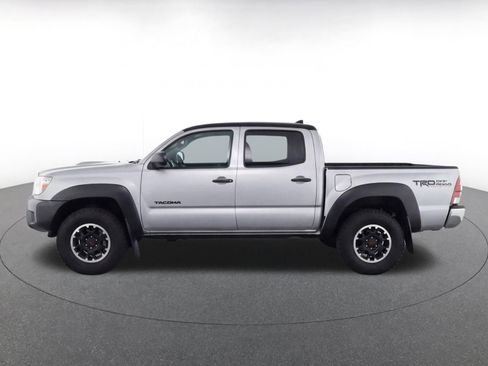 Used 2025 Toyota Tacoma TRD Off-Road AWD/4WD image 4