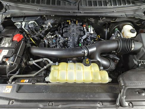 Used 2021 Ford Expedition XLT image 17