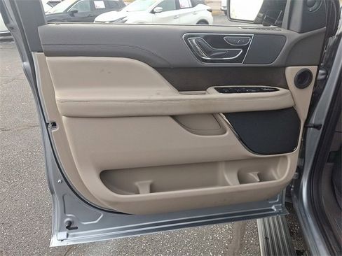 Used 2024 Lincoln Navigator Premiere image 12