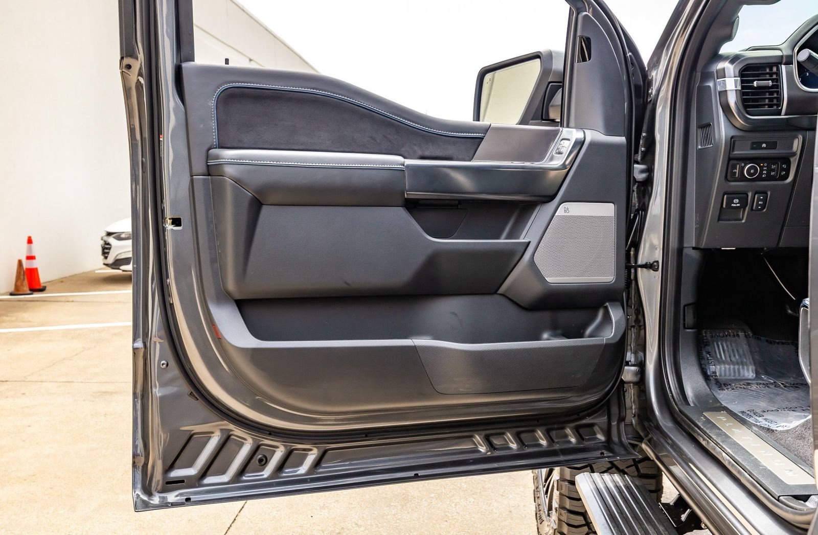 Used 2025 Ford F150 Platinum AWD/4WD image 37