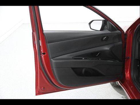 Certified 2025 Hyundai Elantra Sport FWD image 4