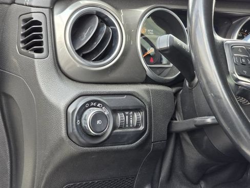 Used 2020 Jeep Wrangler Unlimited Sahara AWD/4WD image 19