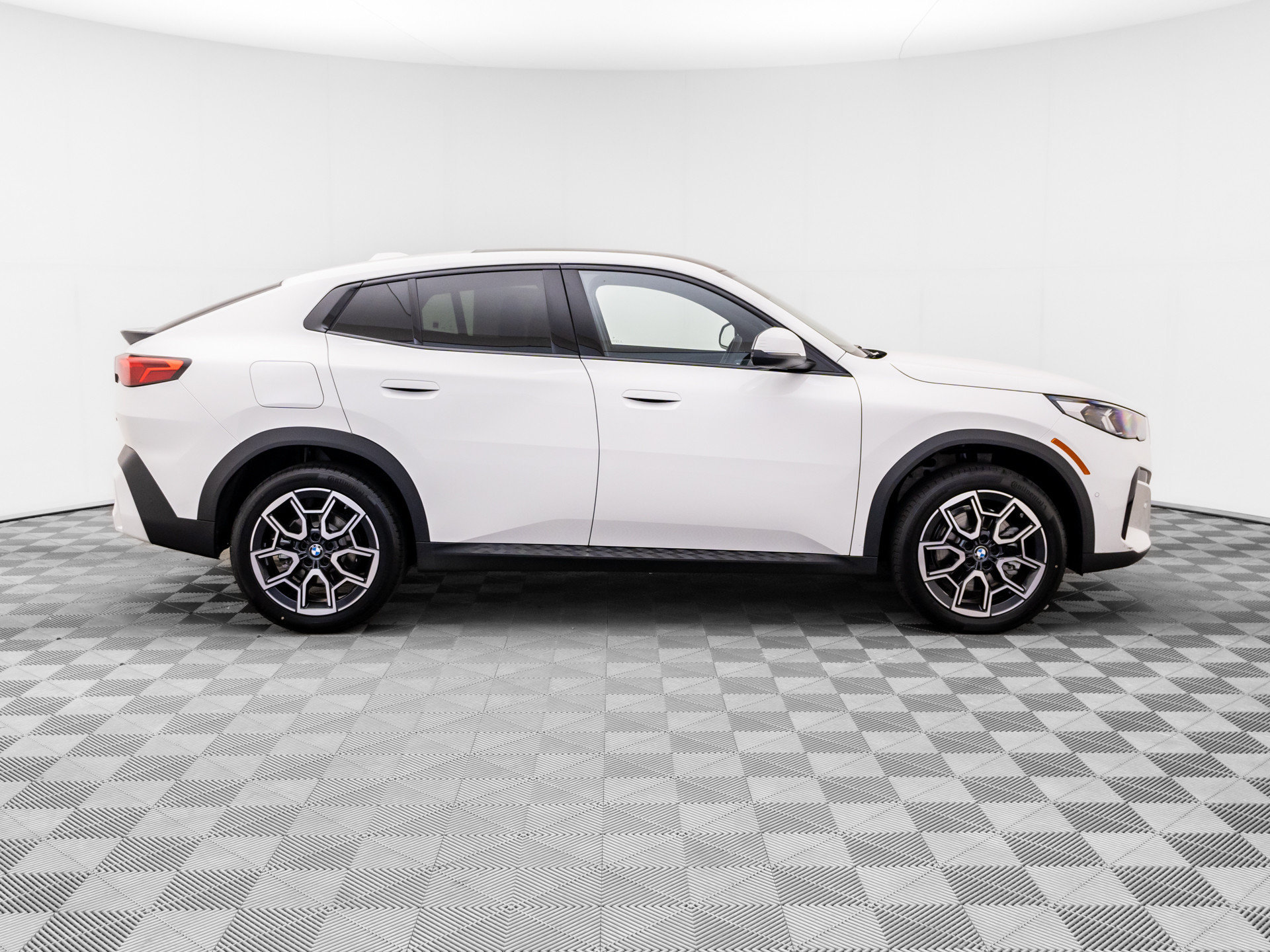 Used 2026 BMW X2 xDrive28i w/ Convenience Package AWD/4WD image 8