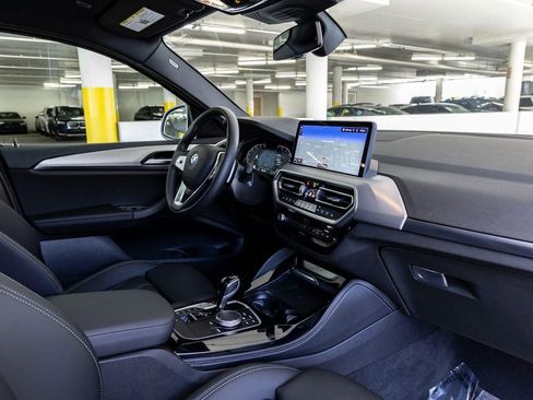 Certified 2025 BMW X4 xDrive30i image 28