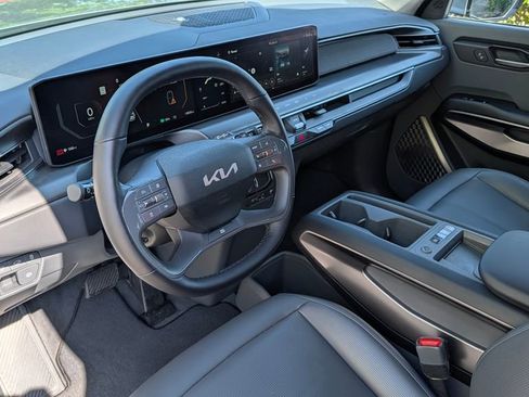 Used 2024 Kia EV9 Light RWD image 2