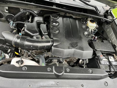 Used 2016 Toyota 4Runner Limited AWD/4WD image 3