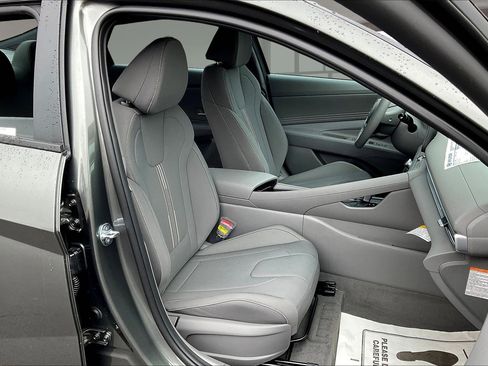 New 2025 Hyundai Elantra SEL image 11