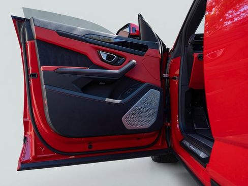 Used 2022 Lamborghini Urus Base image 7