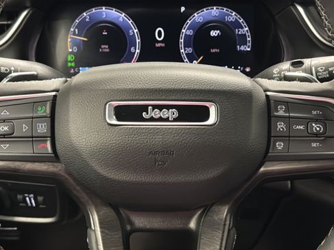 Used 2024 Jeep Grand Cherokee Limited w/ Luxury Tech Group II AWD/4WD image 16