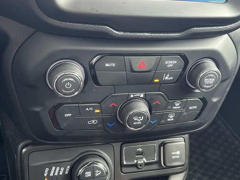 Used 2021 Jeep Renegade Trailhawk image 25