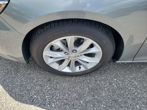 Used 2025 Chevrolet Malibu LT FWD image 5