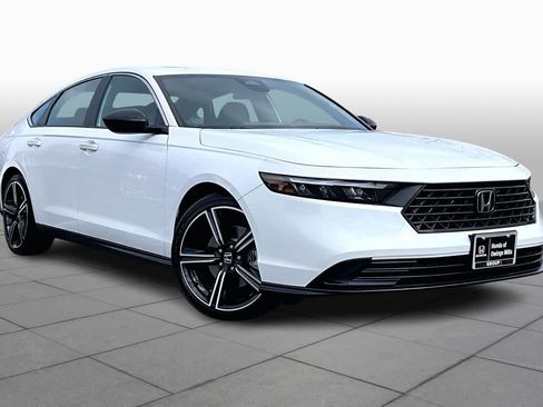 Used 2025 Honda Accord Sport image 3