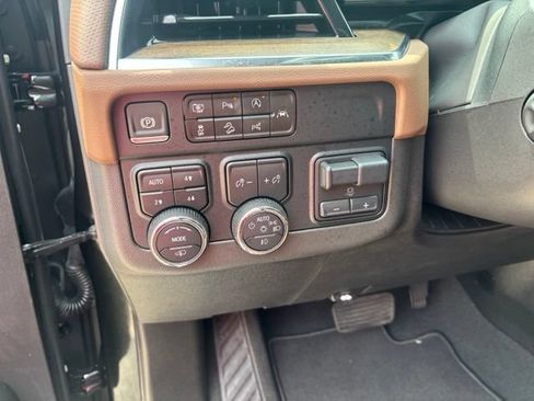 Used 2025 Chevrolet Tahoe High Country AWD/4WD image 25