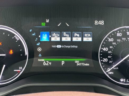 Used 2023 Toyota Sienna Platinum FWD image 32