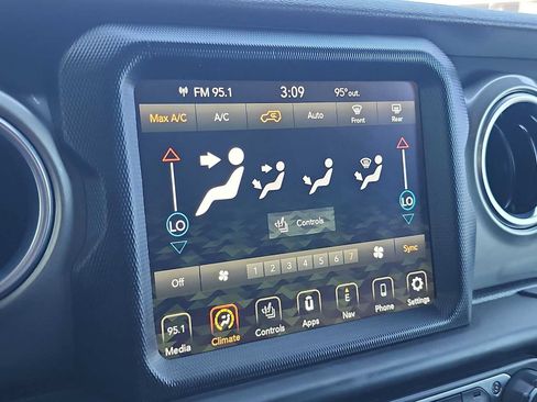 Used 2018 Jeep Wrangler Unlimited Sahara AWD/4WD image 30