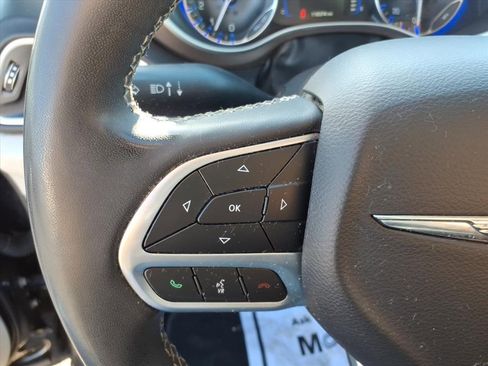 Used 2022 Chrysler Voyager LX image 13