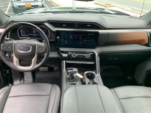 Used 2023 GMC Sierra 1500 Denali w/ Technology Package AWD/4WD image 10