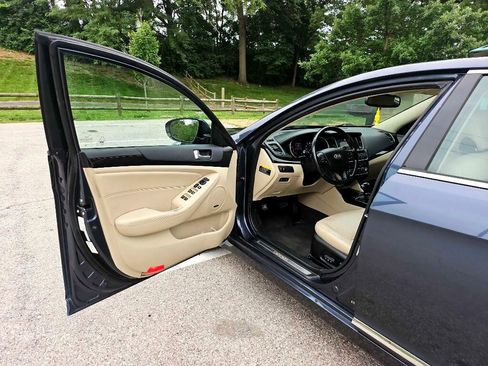 Used 2014 Kia Cadenza Premium image 9