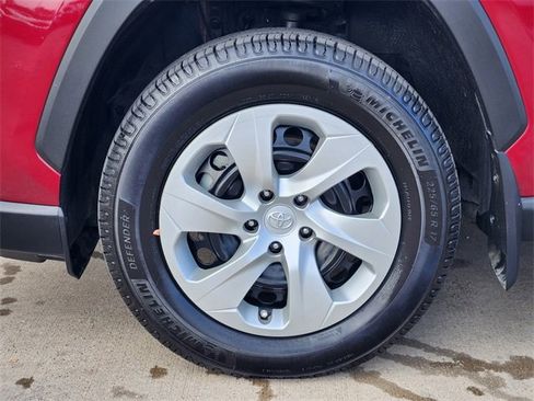 Used 2021 Toyota RAV4 LE image 22