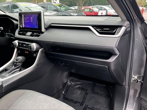 Used 2024 Toyota RAV4 XLE FWD image 15
