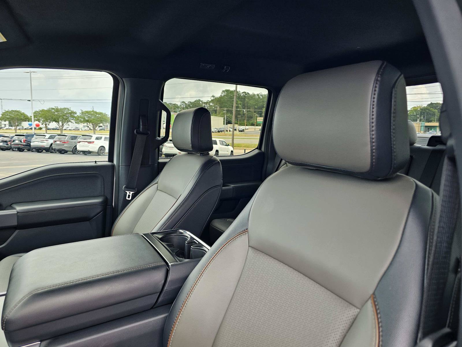 Used 2025 Ford F150 Lariat w/ Equipment Group 501A Mid AWD/4WD image 17