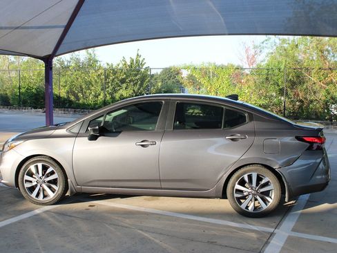Used 2021 Nissan Versa SR w/ Convenience Package FWD image 2