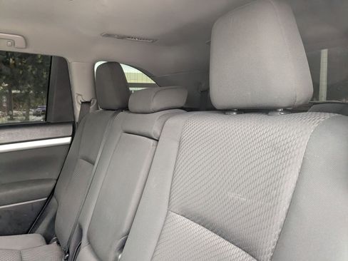 Used 2019 Toyota Highlander LE FWD image 10