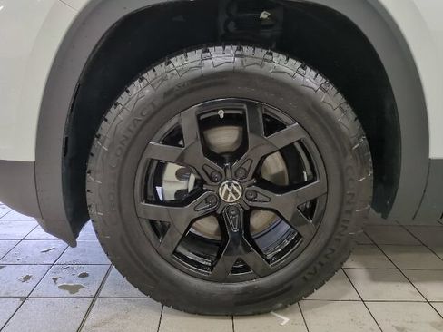 Used 2025 Volkswagen Atlas Peak Edition SE AWD/4WD image 28