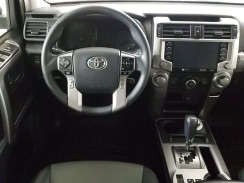 Used 2020 Toyota 4Runner SR5 Premium image 15
