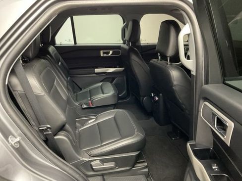 Used 2022 Ford Explorer XLT w/ Equipment Group 202A image 27