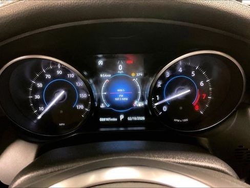 Used 2018 Jaguar XF R-Sport image 20