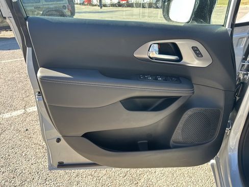New 2026 Chrysler Pacifica Select image 54