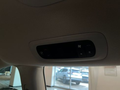 Used 2024 Chrysler Pacifica Touring-L image 24