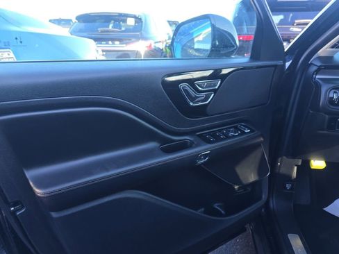 Used 2025 Lincoln Aviator 2WD image 15