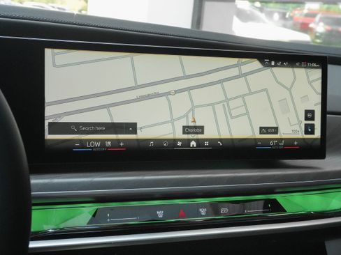 Certified 2023 BMW i7 xDrive60 AWD/4WD image 21