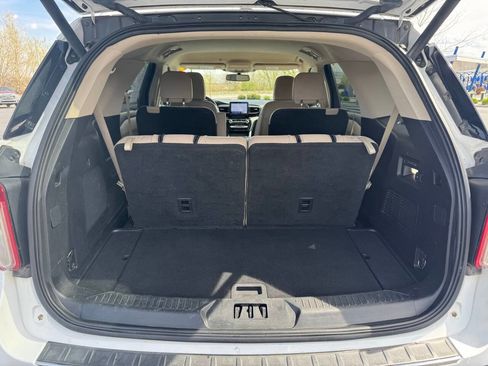 Used 2021 Ford Explorer Limited w/ Equipment Group 301A AWD/4WD image 8