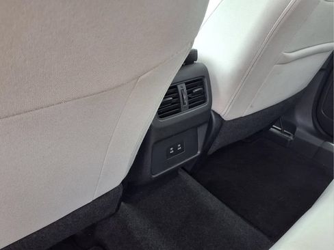 Used 2025 Nissan Rogue SV FWD image 13