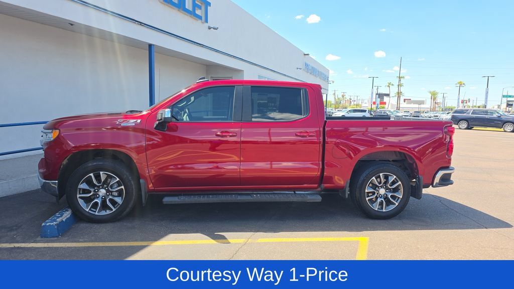 Used 2022 Chevrolet Silverado 1500 LT w/ Z71 Off-Road Package AWD/4WD image 5