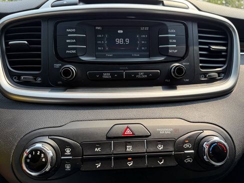 Used 2017 Kia Sorento AWD image 22