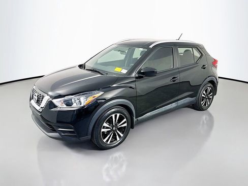 Used 2019 Nissan Kicks SV FWD image 3