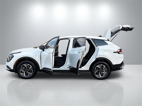 Certified 2025 Kia Sportage LX image 6