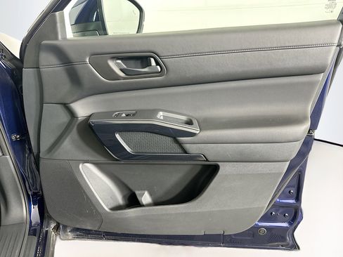 Used 2025 Nissan Pathfinder SV FWD image 34