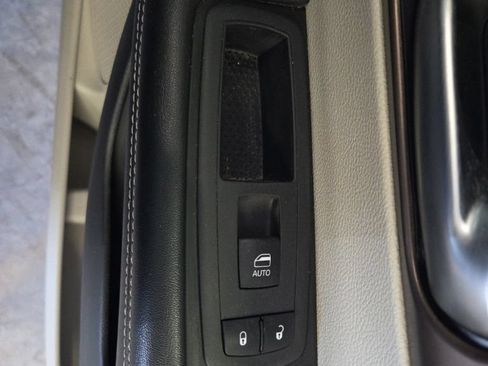 Used 2022 Chrysler Voyager LX FWD image 22