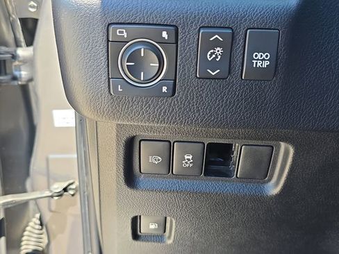 Used 2014 Lexus GX 460 w/ Premium Package AWD/4WD image 26