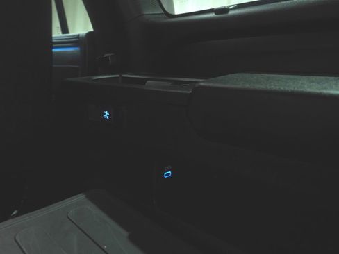 Used 2024 Toyota Sequoia Platinum image 7