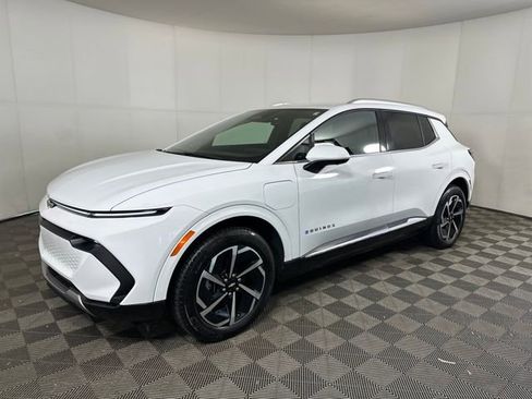 Used 2024 Chevrolet Equinox EV LT image 7