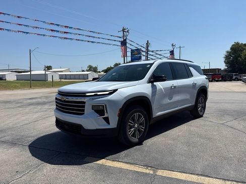 New 2026 Chevrolet Traverse LT FWD image 9