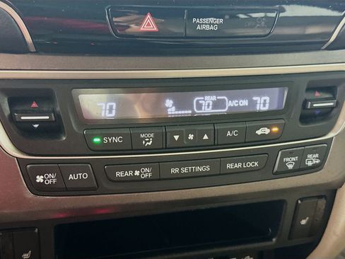Used 2021 Honda Pilot EX image 16