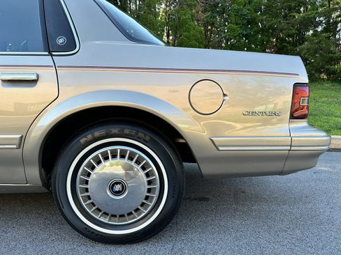 Used 1996 Buick Century Sedan FWD image 75
